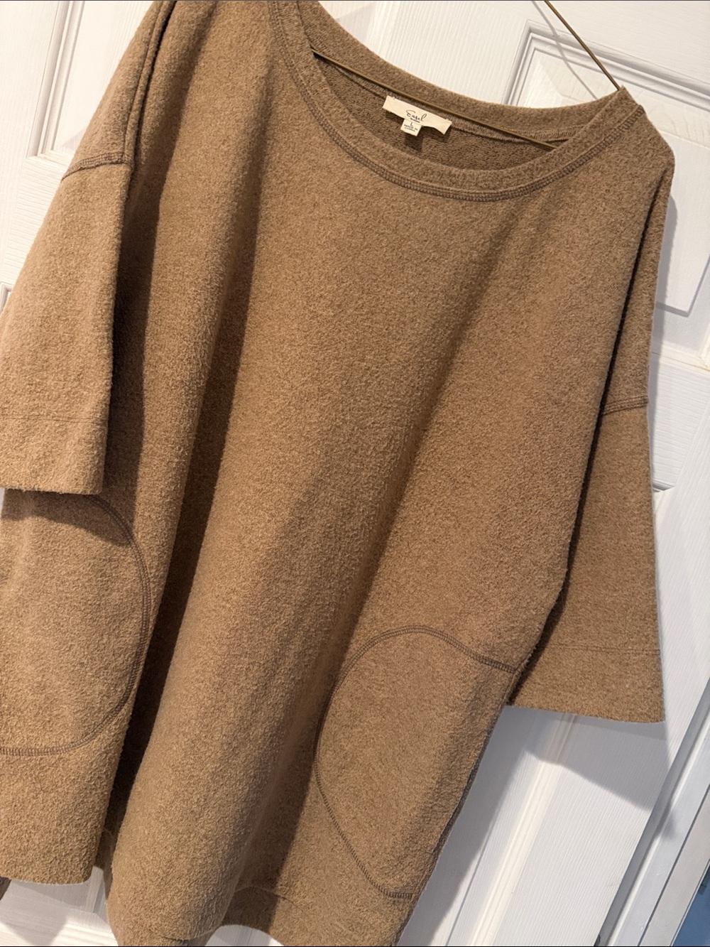 easel Camel Crewneck Short-Sleeve Pullover